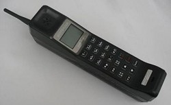 Cell-phone_old-e1351382977588.jpg